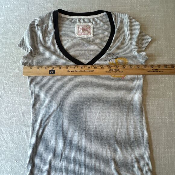 Victoria’s Secret PINK Jones & Mitchell Mizzou Missouri Tigers Vneck Size Medium - Picture 9 of 9